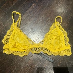 Yellow bra 💛